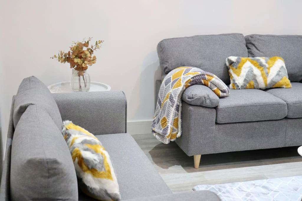 Apartment Contemporary & Stylish House . Free Parking *
