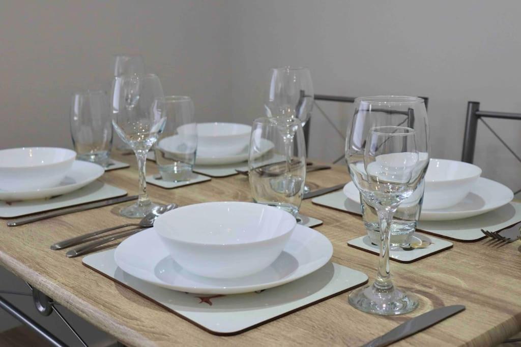 Contemporary & Stylish House . Free Parking